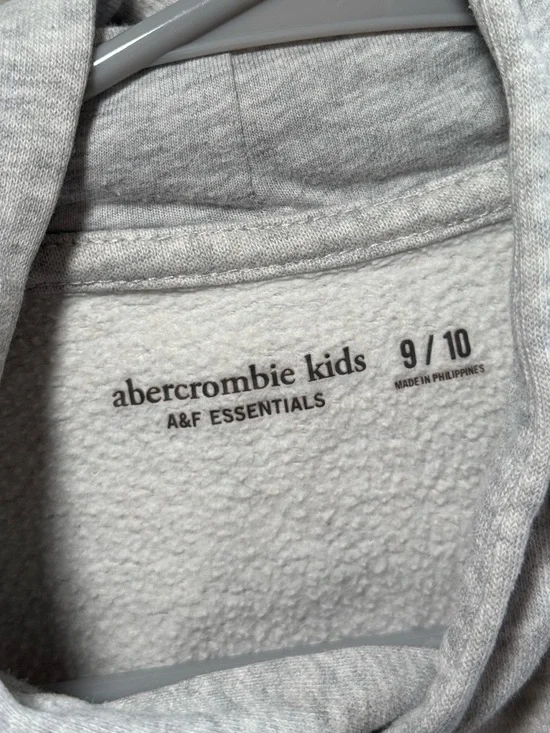 abercrombie kids Essential Icon Hoodie - Light Gray Heather | 9 / 10 - Picture 3 of 8